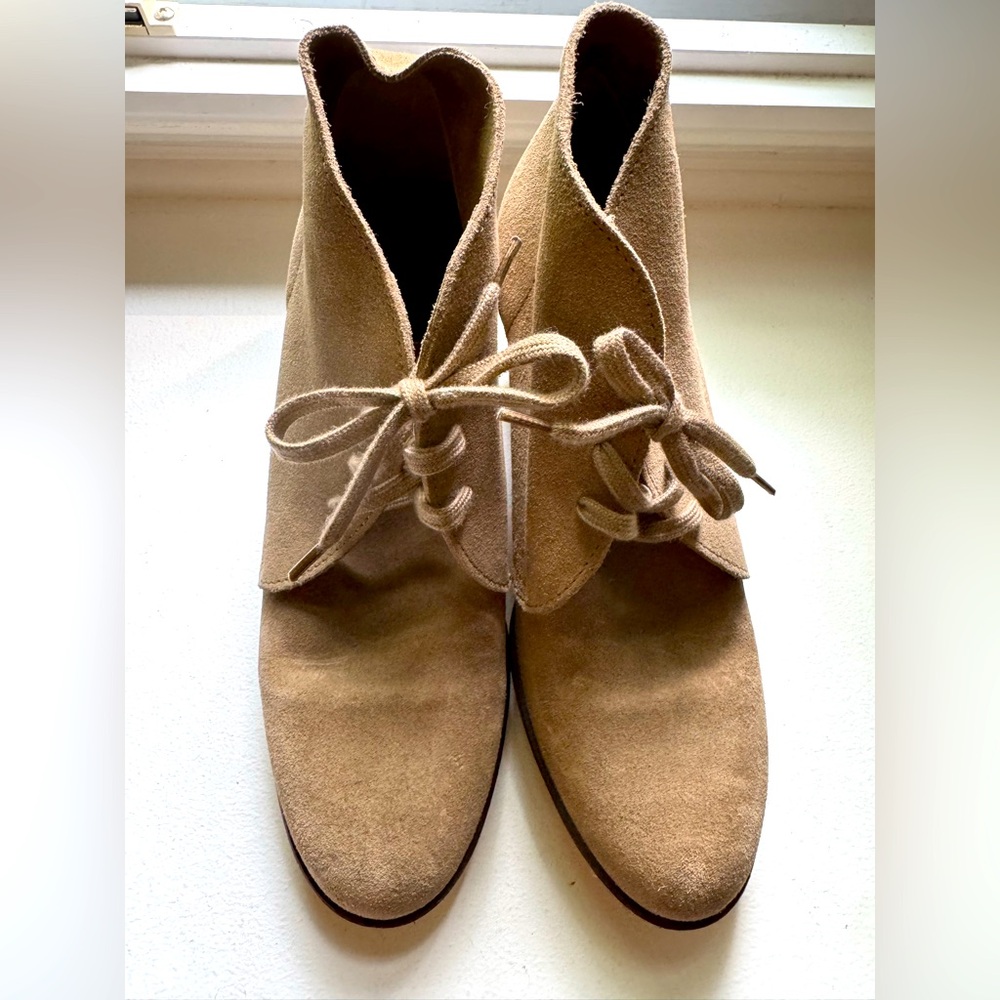 J. Crew Tan Suede Lace-up Ankle Boots

Size: 7

**comes from smoke/pet free home